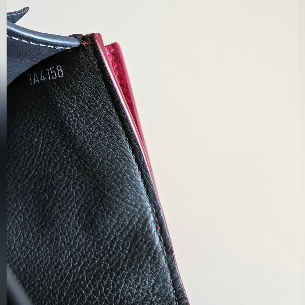 Louis Vuitton Etain & Creme MyLockMe Trifold Compact Wallet - Picture 3 of 10
